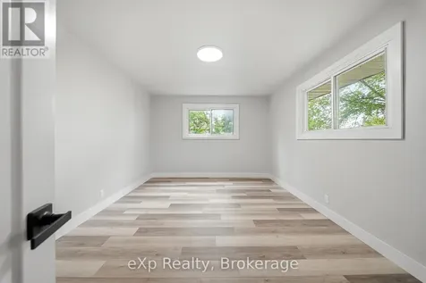 42 Rosewood Avenue Belleville (belleville Ward) ON K8N 4E9