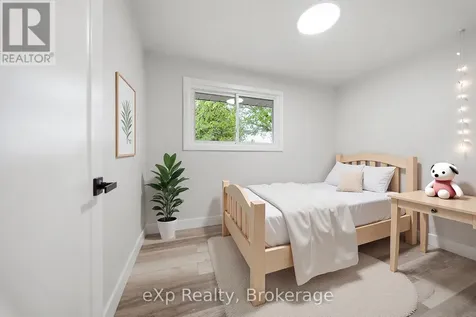 42 Rosewood Avenue Belleville (belleville Ward) ON K8N 4E9
