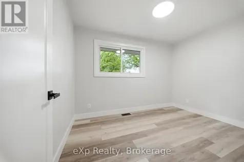 42 Rosewood Avenue Belleville (belleville Ward) ON K8N 4E9