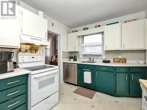1233 Cheverton Avenue Ottawa ON K1H 7P5