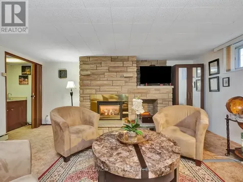 1233 Cheverton Avenue Ottawa ON K1H 7P5