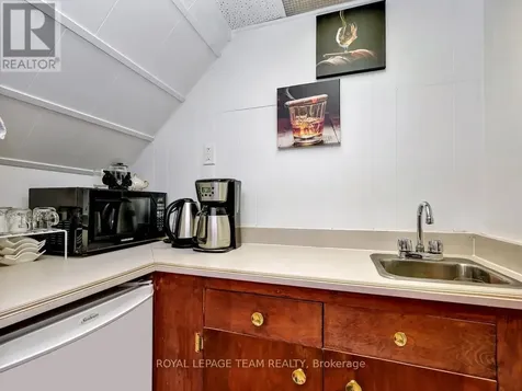 1233 Cheverton Avenue Ottawa ON K1H 7P5