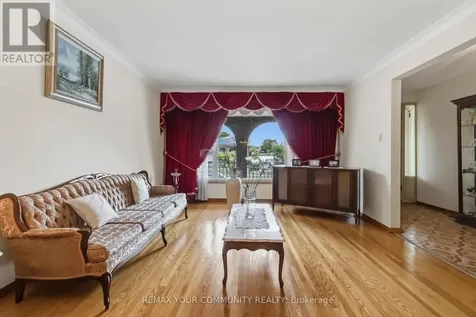 17 Harris Crescent Vaughan (west Woodbridge) ON L4L 1R7