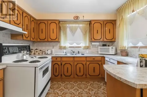 17 Harris Crescent Vaughan (west Woodbridge) ON L4L 1R7