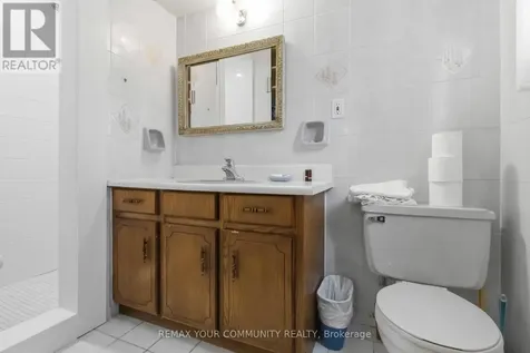17 Harris Crescent Vaughan (west Woodbridge) ON L4L 1R7