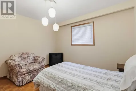 17 Harris Crescent Vaughan (west Woodbridge) ON L4L 1R7