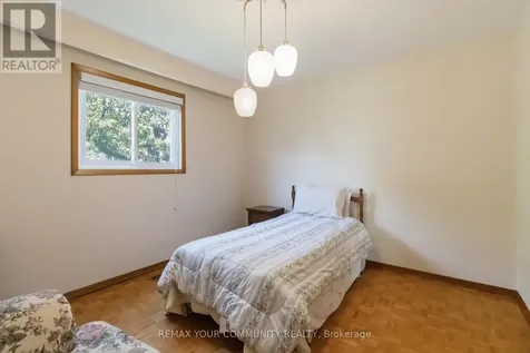 17 Harris Crescent Vaughan (west Woodbridge) ON L4L 1R7