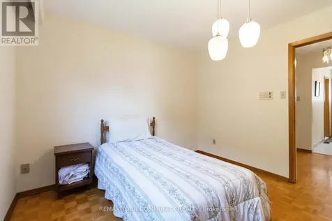 17 Harris Crescent Vaughan (west Woodbridge) ON L4L 1R7
