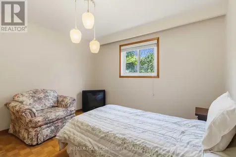 17 Harris Crescent Vaughan (west Woodbridge) ON L4L 1R7