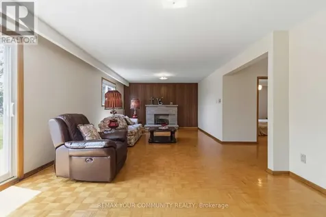 17 Harris Crescent Vaughan (west Woodbridge) ON L4L 1R7
