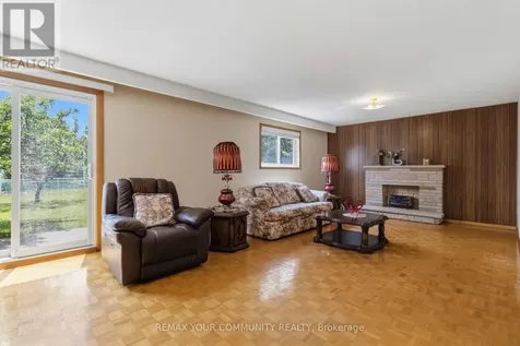 17 Harris Crescent Vaughan (west Woodbridge) ON L4L 1R7