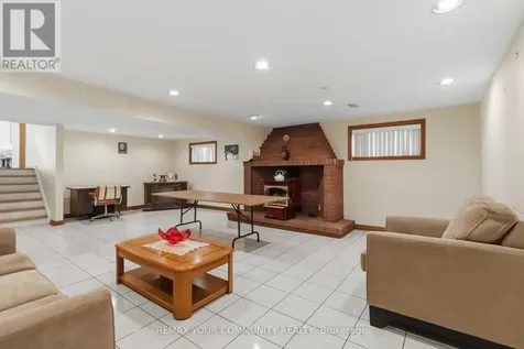 17 Harris Crescent Vaughan (west Woodbridge) ON L4L 1R7