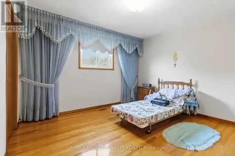17 Harris Crescent Vaughan (west Woodbridge) ON L4L 1R7
