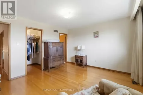 17 Harris Crescent Vaughan (west Woodbridge) ON L4L 1R7