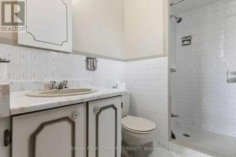 17 Harris Crescent Vaughan (west Woodbridge) ON L4L 1R7