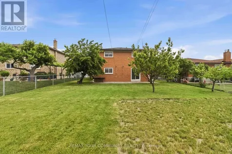 17 Harris Crescent Vaughan (west Woodbridge) ON L4L 1R7