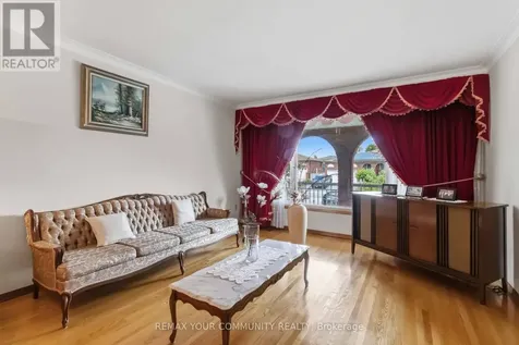 17 Harris Crescent Vaughan (west Woodbridge) ON L4L 1R7
