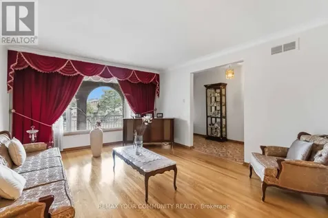 17 Harris Crescent Vaughan (west Woodbridge) ON L4L 1R7