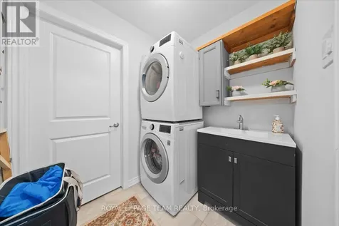 209 Hibernian Walk Ottawa ON K2V 0R6