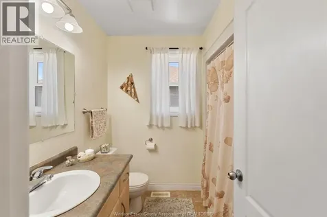 11294 Timber Bay Crescent Windsor ON N8R 2L2