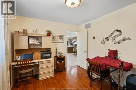 11294 Timber Bay Crescent Windsor ON N8R 2L2
