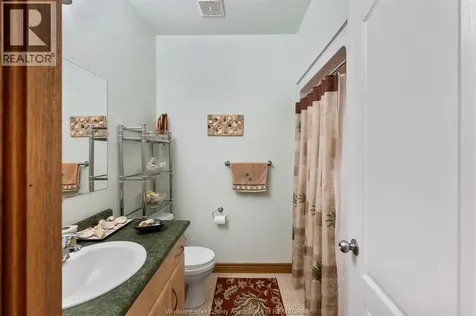 11294 Timber Bay Crescent Windsor ON N8R 2L2