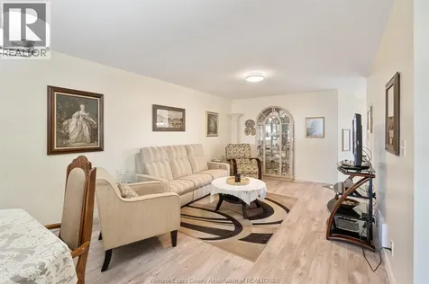 11294 Timber Bay Crescent Windsor ON N8R 2L2