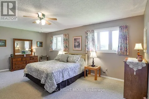 3877 Wood Avenue Severn (west Shore) ON L3V 0T9