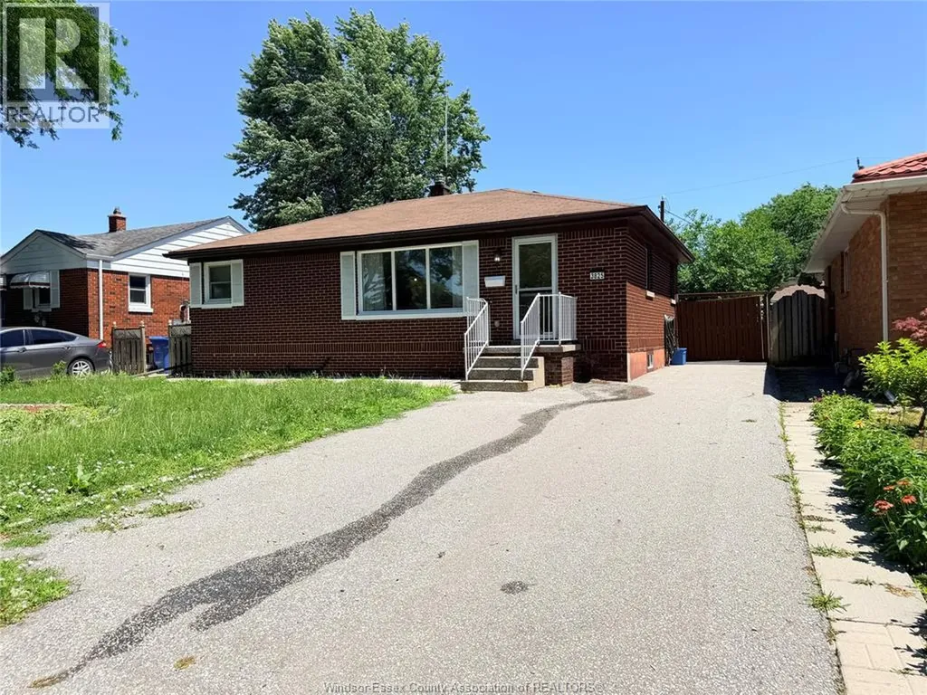 3825 Poplar Windsor ON N9C 2E2