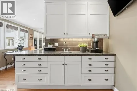 549 Ann Avenue Burlington ON L7T 2S7