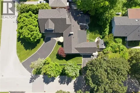 549 Ann Avenue Burlington ON L7T 2S7
