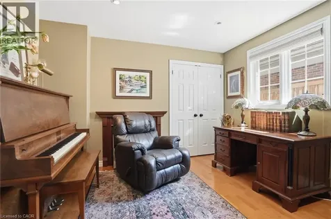549 Ann Avenue Burlington ON L7T 2S7