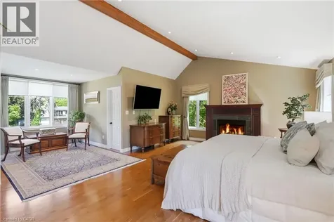 549 Ann Avenue Burlington ON L7T 2S7