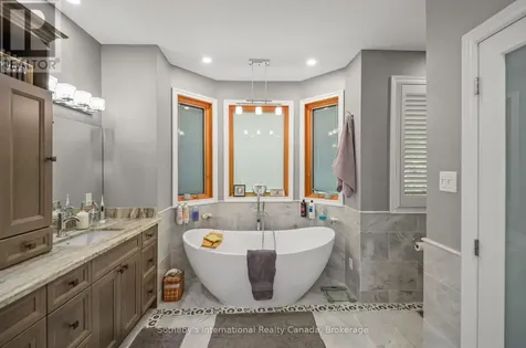 29 Mcarthur Drive Penetanguishene ON L9M 1X3
