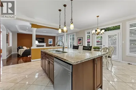 20 Lorupe Court Ancaster ON L9G 0C8