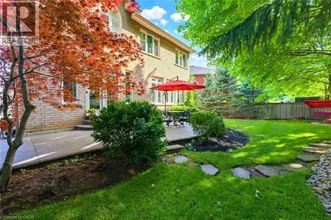 20 Lorupe Court Ancaster ON L9G 0C8