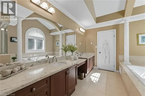 20 Lorupe Court Ancaster ON L9G 0C8