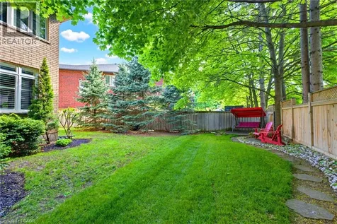 20 Lorupe Court Ancaster ON L9G 0C8