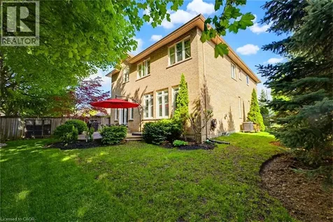 20 Lorupe Court Ancaster ON L9G 0C8