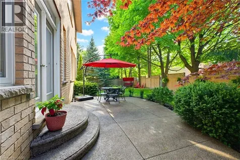 20 Lorupe Court Ancaster ON L9G 0C8