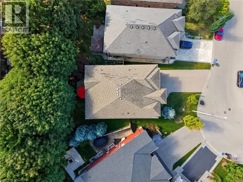 20 Lorupe Court Ancaster ON L9G 0C8