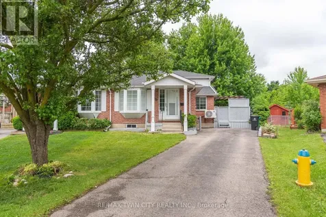 629B Settlersfield Court Waterloo ON N2T 2K6