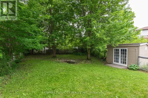 629B Settlersfield Court Waterloo ON N2T 2K6