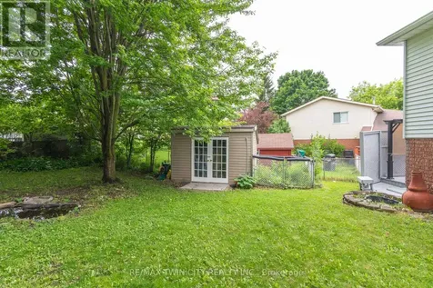 629B Settlersfield Court Waterloo ON N2T 2K6