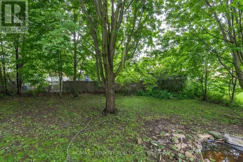 629B Settlersfield Court Waterloo ON N2T 2K6