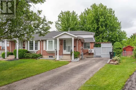 629B Settlersfield Court Waterloo ON N2T 2K6