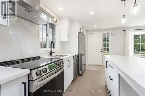 629B Settlersfield Court Waterloo ON N2T 2K6
