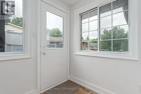 629B Settlersfield Court Waterloo ON N2T 2K6