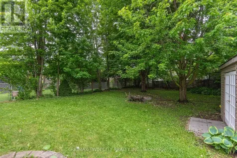 629B Settlersfield Court Waterloo ON N2T 2K6