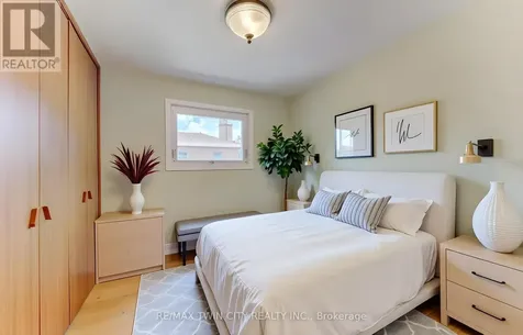 209 Dixie Crescent Waterloo ON N2J 3K9